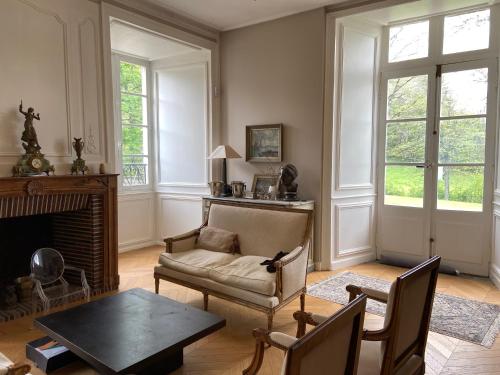 Beau chateau dans le Cantal au coeur du Pays Vert in Jussac