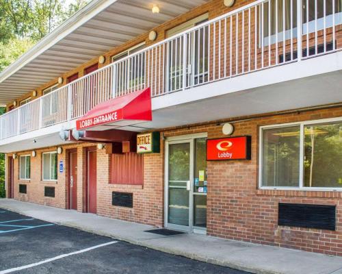 Econo Lodge Drums