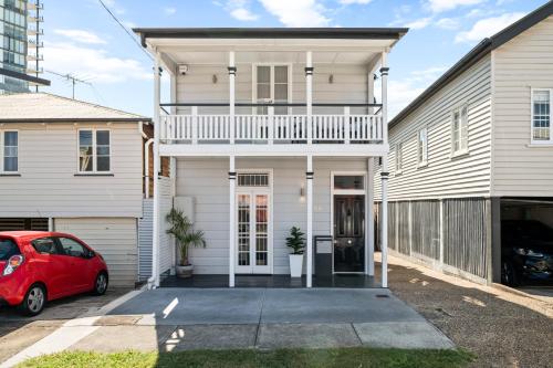 Amelia Terrace - House in Brisbane City Central