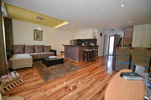 Foto - J & P Apartments