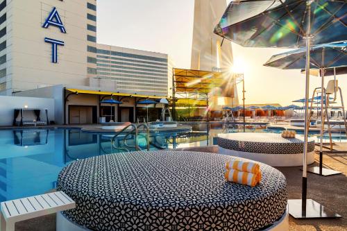 Swimming pool, The STRAT Hotel, Casino & Tower in Las Vegas (NV)