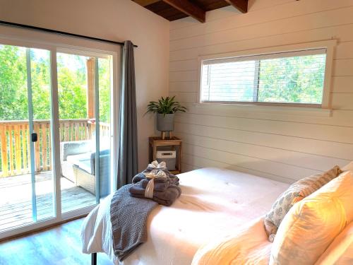 Private Wine Country-River Bungalow! Sunny Treetop Views - Pets Stay Free