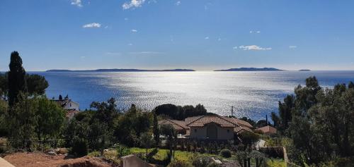 Splendide villa vue mer 180° à 500 m de la plage