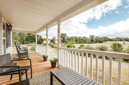 Mountain View Farmhouse in Luray, Family Friendly in Luray, USA