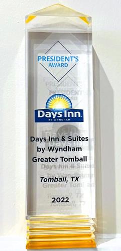 Days Inn & Suites by Wyndham Greater Tomball