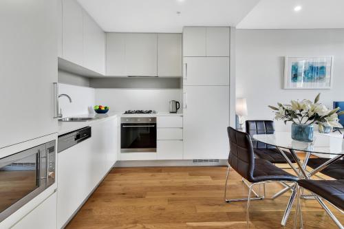 One-Bedroom Apartment image 2