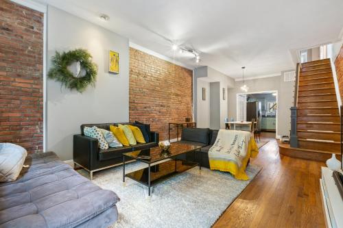 Pristine Townhouse With Rooftop Deck Near Canton! - Apartment - Baltimore