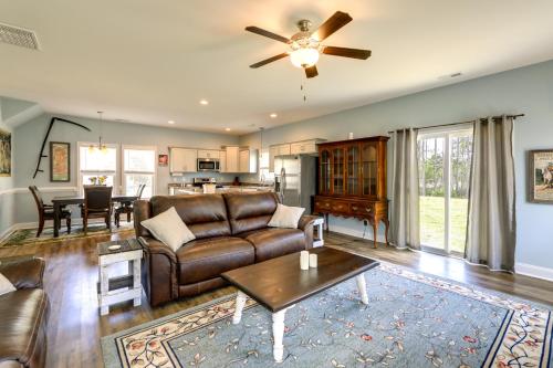 Holly Ridge Vacation Rental ~ 5 Mi to Beach in Sneads Ferry (NC)