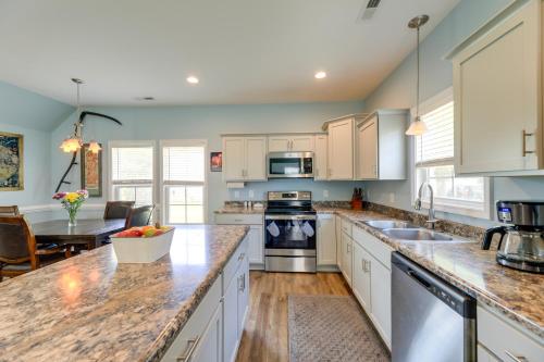 Holly Ridge Vacation Rental ~ 5 Mi to Beach in Sneads Ferry (NC)