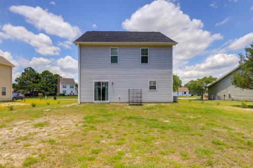 Holly Ridge Vacation Rental ~ 5 Mi to Beach in Sneads Ferry (NC)