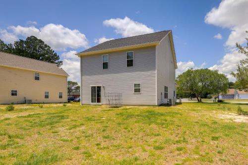 Holly Ridge Vacation Rental ~ 5 Mi to Beach in Sneads Ferry (NC)