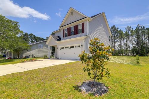 Holly Ridge Vacation Rental ~ 5 Mi to Beach in Sneads Ferry (NC)