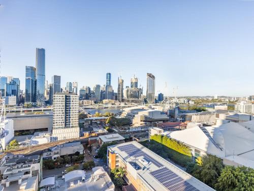Explore BNE from our Cute 1-Bed Apartment in South Brisbane