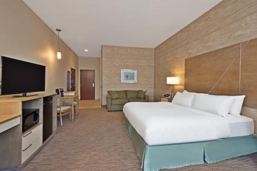 Holiday Inn Express & Suites New Cumberland, an IHG Hotel