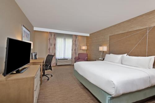 Holiday Inn Express & Suites New Cumberland, an IHG Hotel