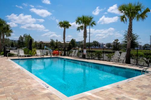 Swimming pool, SPOT X Hotel Orlando/Intl Dr by The Red Collection in Lake Bryan