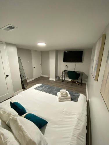 Stylish Urban Retreat 3 Bedroom Newly Remodeled in Chicago, USA