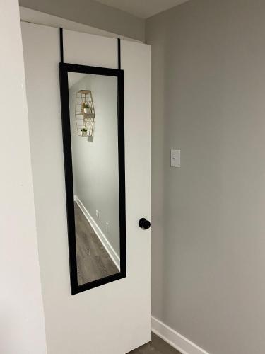 Stylish Urban Retreat 3 Bedroom Newly Remodeled in Grand Boulevard
