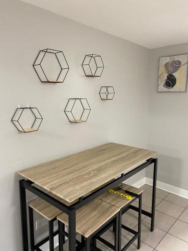 Stylish Urban Retreat 3 Bedroom Newly Remodeled in Grand Boulevard