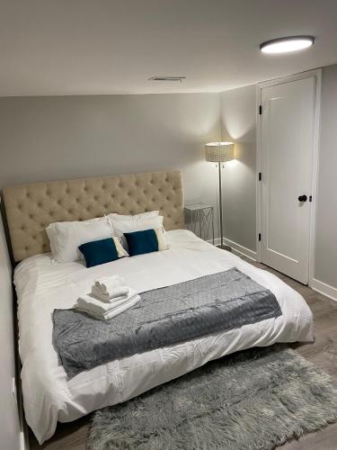 Stylish Urban Retreat 3 Bedroom Newly Remodeled in Chicago, USA