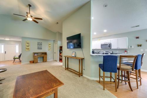 Swansboro Vacation Rental, 4 Mi to Hammocks Beach! in Swansboro, USA