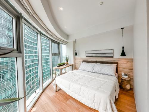 Vibrant Oasis with the best view + Fast WiFi, Manila (photo 4)