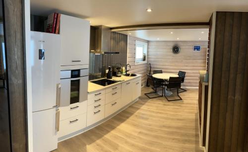 virtuve, Jolster sauna apartments in Skei I Jolster
