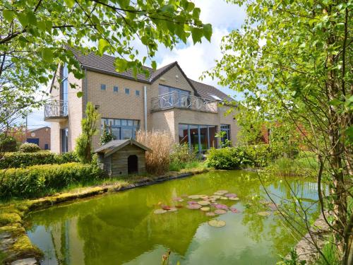 Delightful Villa in Sourbrodt with Swimming Pool Terrace