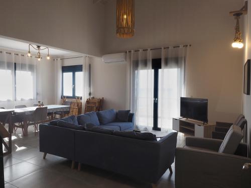 Melissinos Beachfront Apartments in Emporios