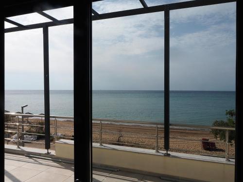Melissinos Beachfront Apartments in Emporios