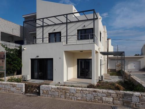 Melissinos Beachfront Apartments in Emporios