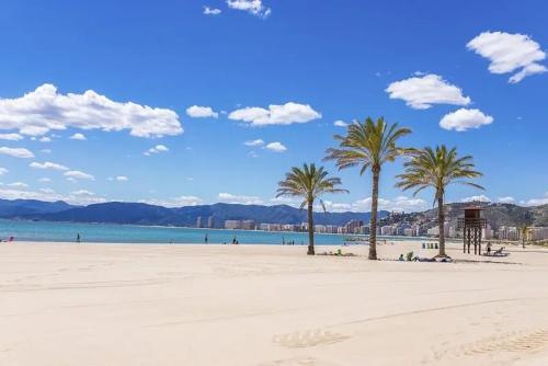 NUEVO, con vistas al mar y a 50 metros de la playa