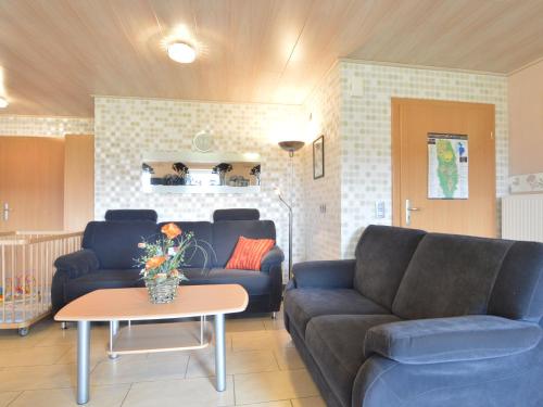  Comfy Holiday Home in Burg Reuland with Sauna Terrace BBQ, Pension in Burg-Reuland