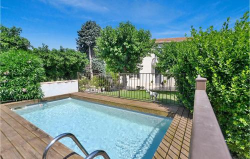 Nice Home In Vallabrgues With 3 Bedrooms, Wifi And Outdoor Swimming Pool - Location saisonnière - Vallabrègues