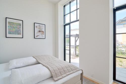 Cozy and Bright Apartments with Private Car Park - image 12