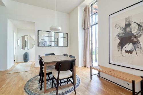 Cozy and Bright Apartments with Private Car Park - image 9