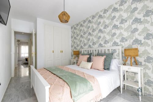 Living4Malaga Mariscal Centre Apartment - Tap to explore photos
