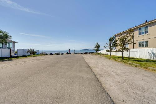 Waterfront Birch Bay Cabin Beach Access and Sunsets