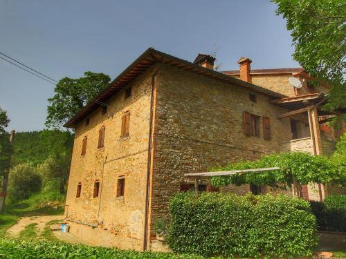 Farmhouse with stables horses and the ability to make horseback riding