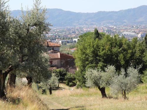 Simplistic Holiday Home in Pistoia with Terrace Garden