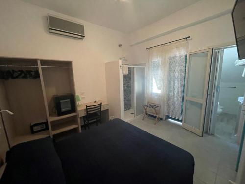 Deluxe Double Room with Shower