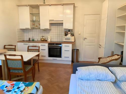 ห้องครัว, วิลล่า อินเตอร์เนชั่นแนลส์ (Villa Internationals) near พิพิธภัณฑ์คนทิกิ
