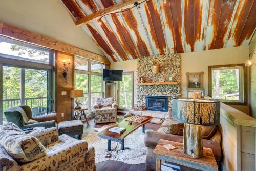 Unique Burnsville Home with Mountain Views and Deck! in Busick, USA