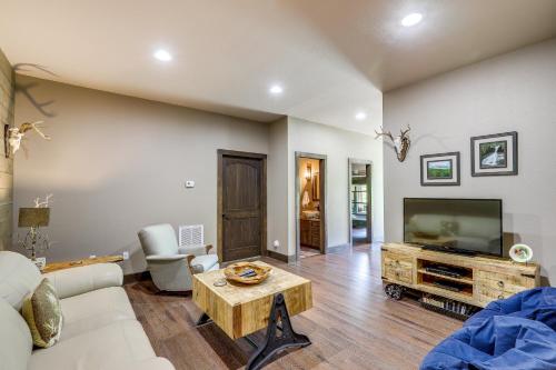 Unique Burnsville Home with Mountain Views and Deck! in Busick, USA