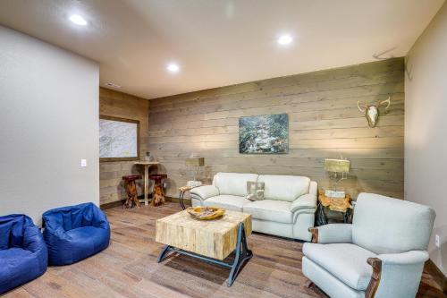 Unique Burnsville Home with Mountain Views and Deck! in Busick, USA