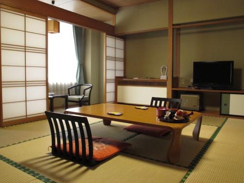 room detail thumbnail 1