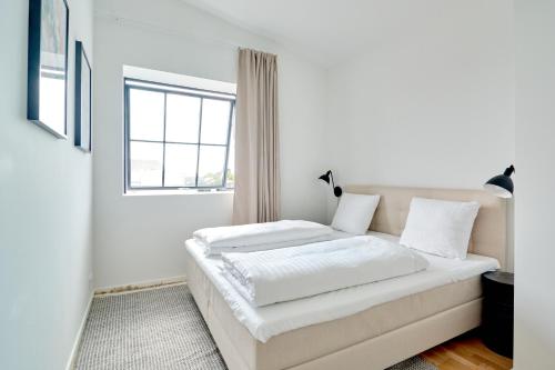 Cozy and Bright Apartments with Private Car Park - image 2