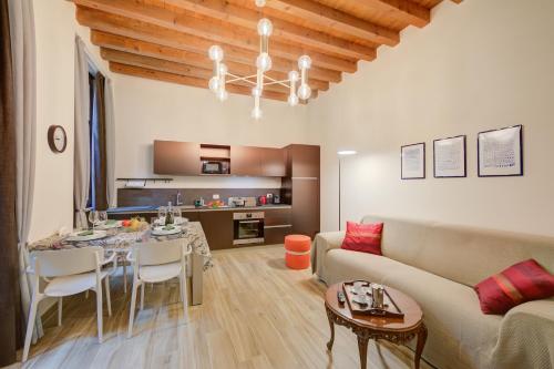 Residenza Faust-Historical Center Salò - Happy Rentals