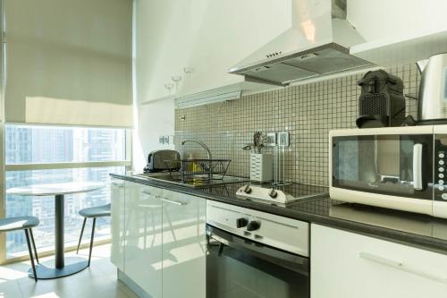 White Haven Studio With Charming Cityscape Views - image 8