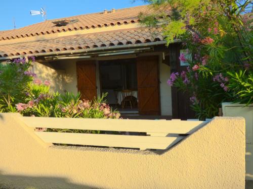 Maison de 2 chambres a Gruissan a 100 m de la plage avec terrasse